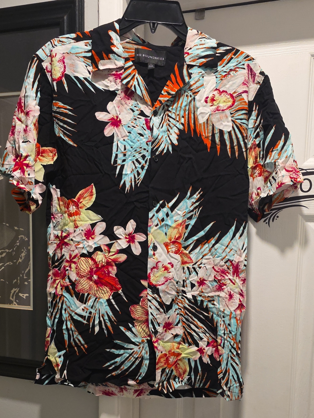 No Boundaries Black Tropical Floral Short Sleeve Button-Down Shirt